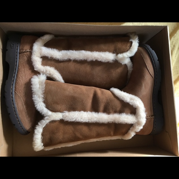 SOLD!!!!!!!!   UGGS - Picture 3 of 4